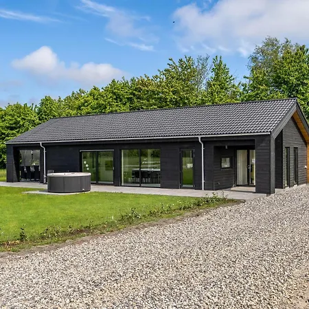 Pet Friendly In With Kitchen Hadsund