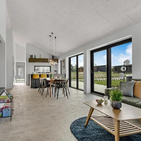Holiday home Pet Friendly In With Kitchen