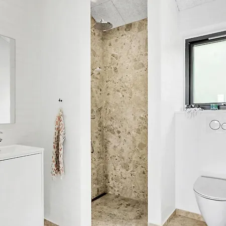 Pet Friendly In With Kitchen